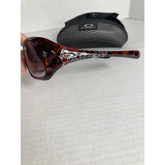 Oakley Woman's Sunglasses Black Red Tortoise With Case And Cleaning Cloth READ - Picture 8 of 15